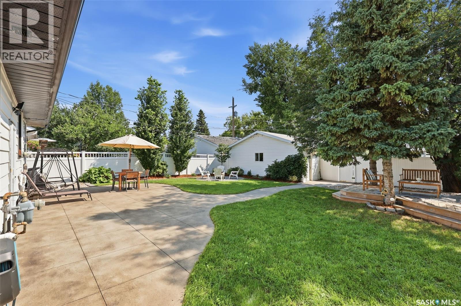 2321 Mckinnon Avenue S, Saskatoon, SK - Outdoor