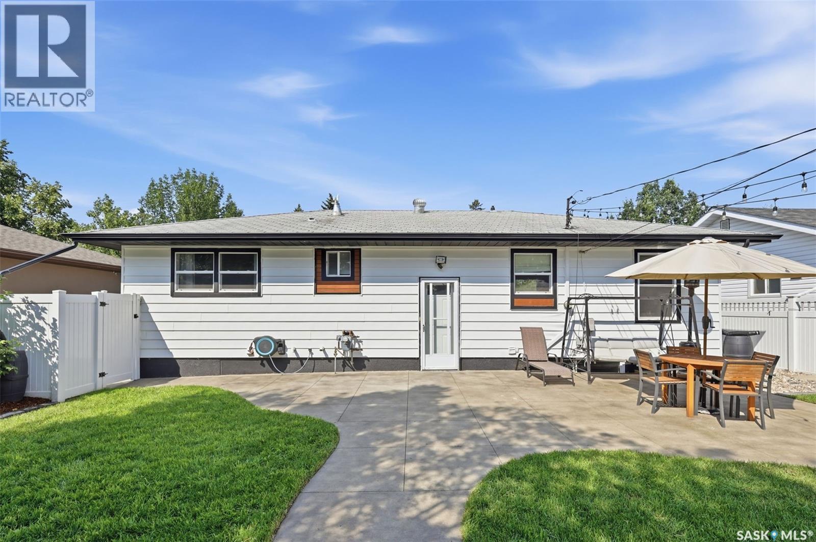 2321 Mckinnon Avenue S, Saskatoon, SK - Outdoor