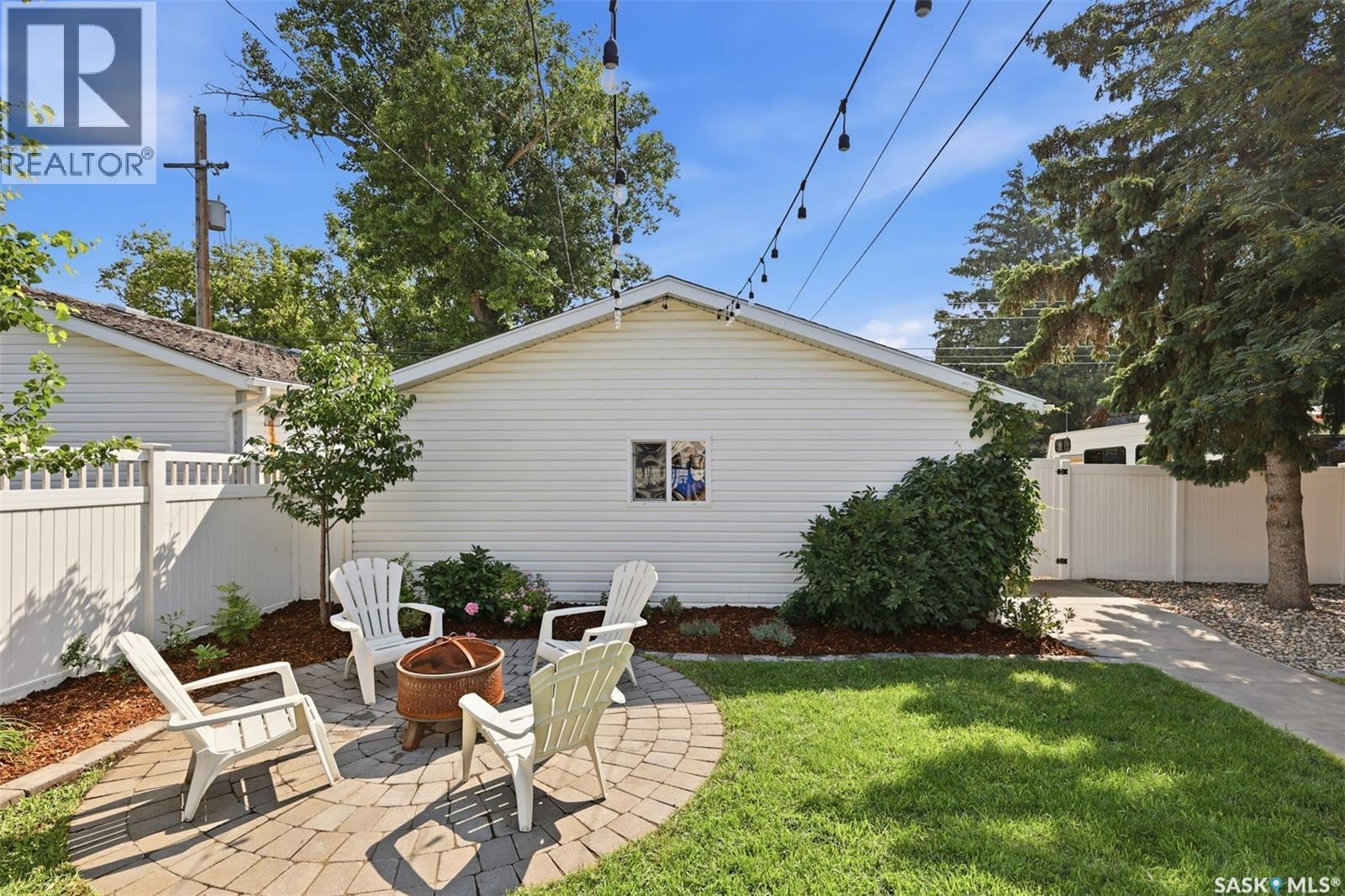 2321 Mckinnon Avenue S, Saskatoon, SK - Outdoor
