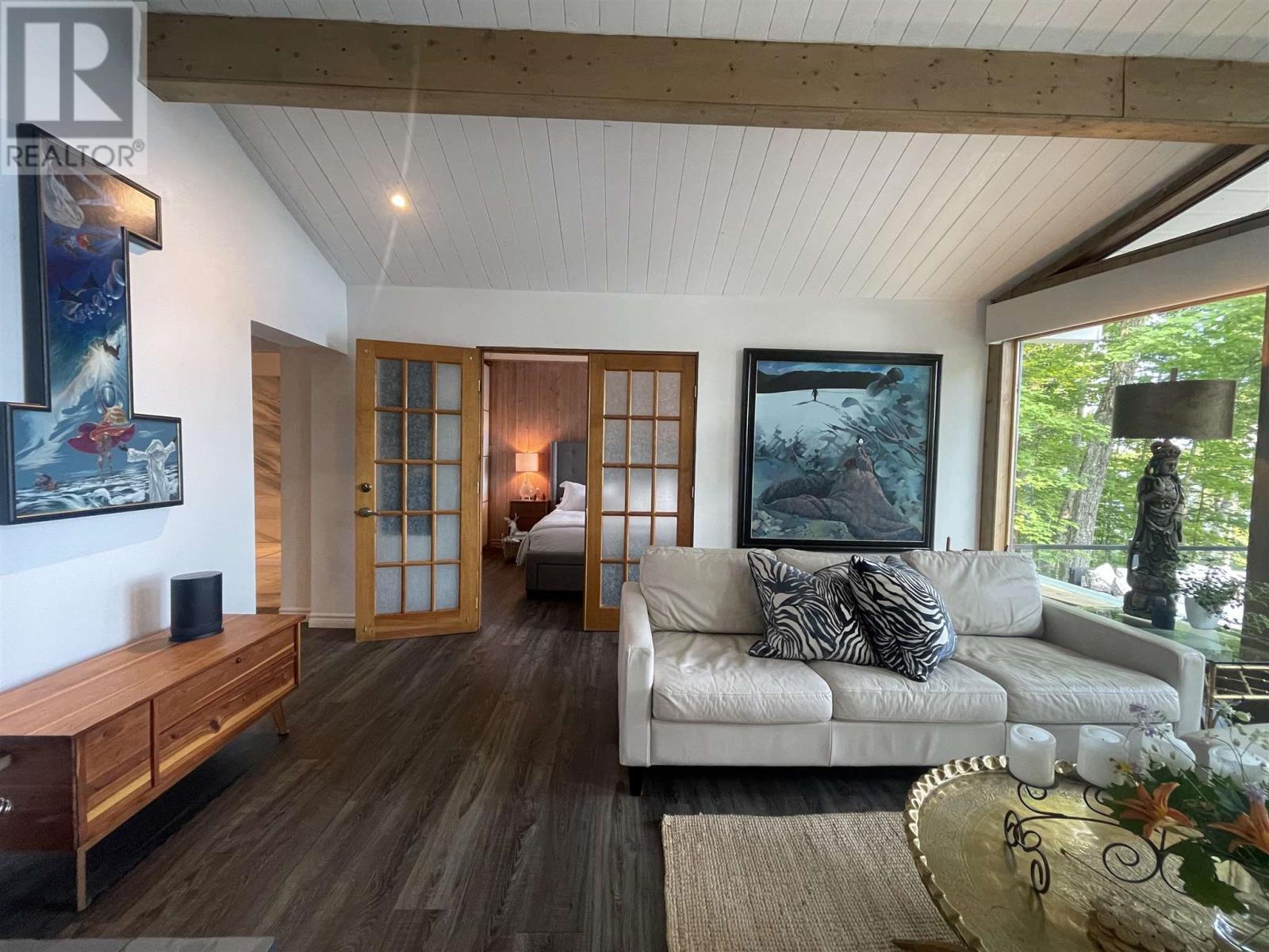 3173 Haight Rd, Hilton Beach, ON - Indoor Photo Showing Living Room