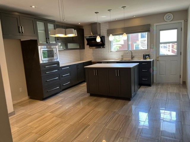 Dining Room - 9130 Av. Millen, Montréal (Ahuntsic-Cartierville), QC - Indoor Photo Showing Kitchen With Upgraded Kitchen