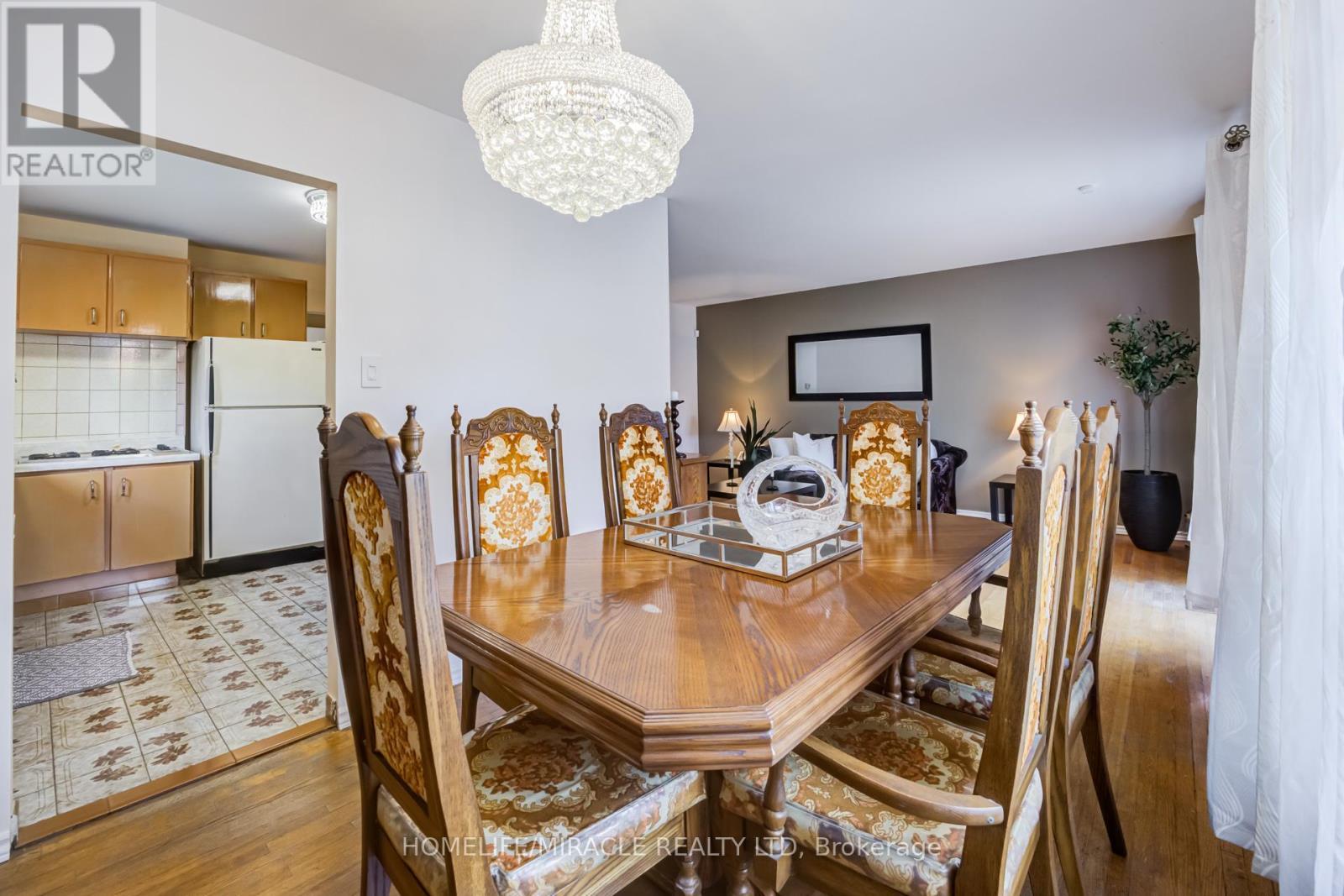 9 Wheatsheaf Crescent, Toronto, ON - Indoor Photo Showing Dining Room