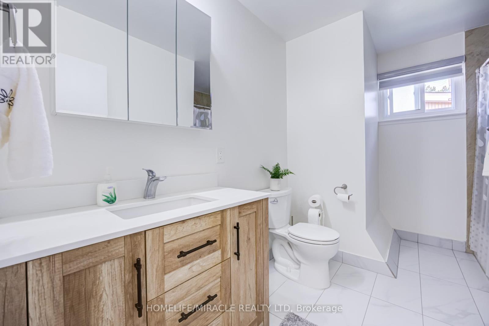 9 Wheatsheaf Crescent, Toronto, ON - Indoor Photo Showing Bathroom