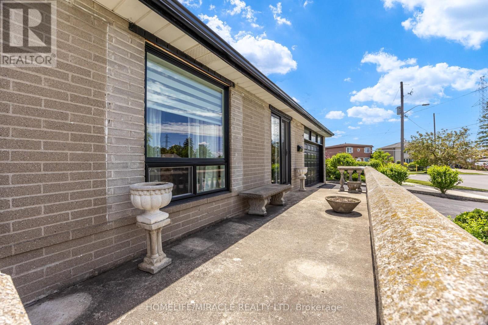9 Wheatsheaf Crescent, Toronto, ON - Outdoor