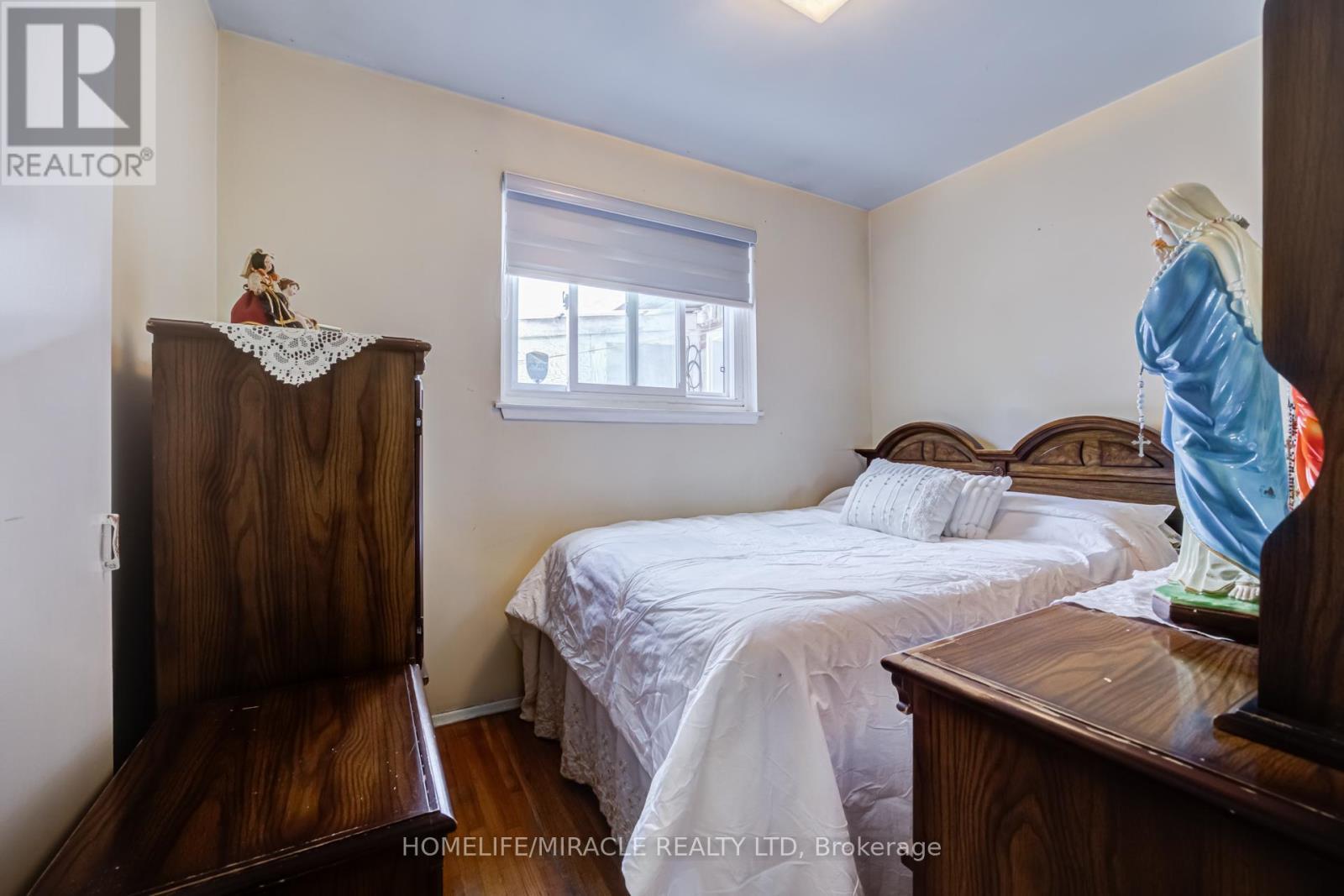 9 Wheatsheaf Crescent, Toronto, ON - Indoor Photo Showing Bedroom