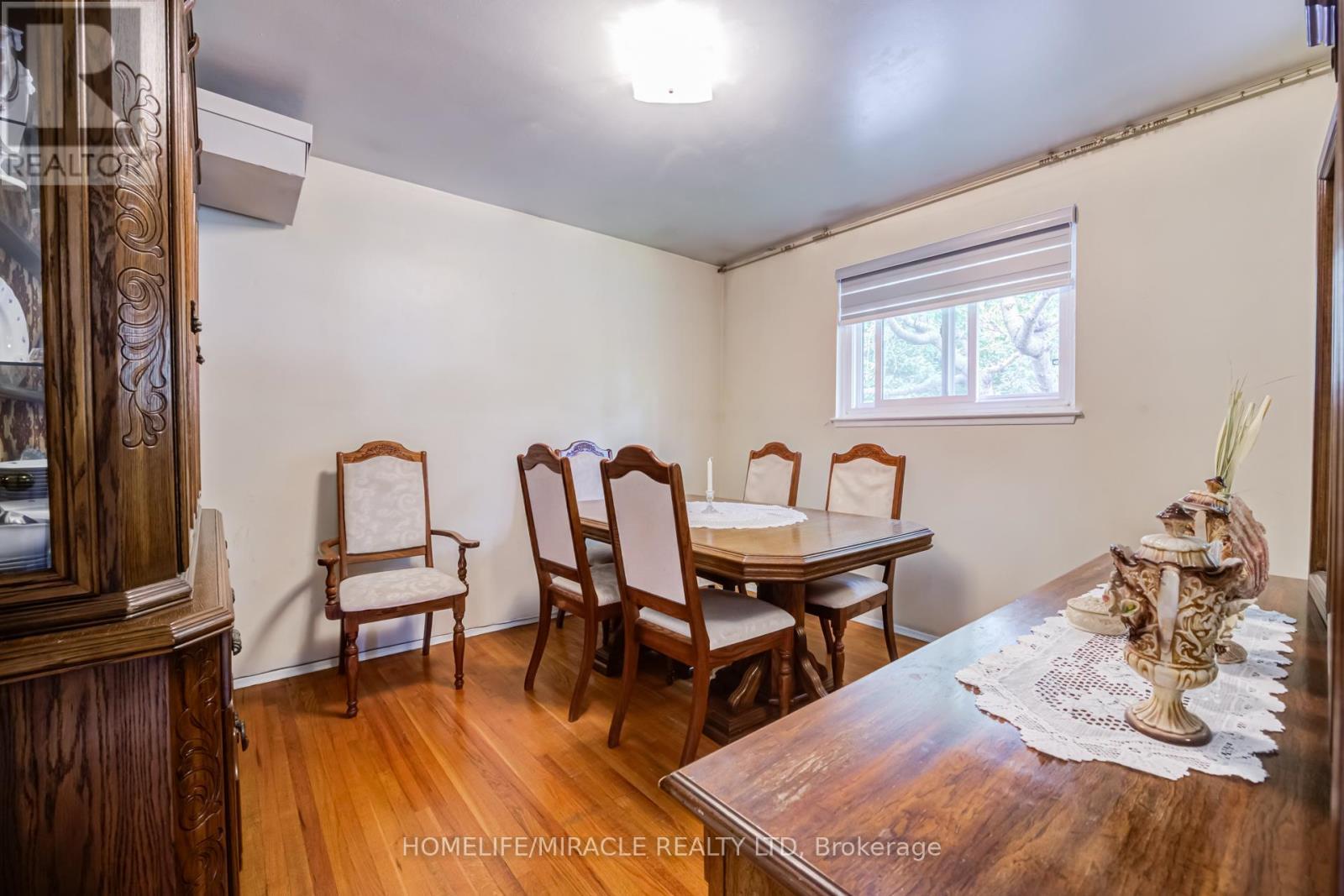 9 Wheatsheaf Crescent, Toronto, ON - Indoor Photo Showing Dining Room