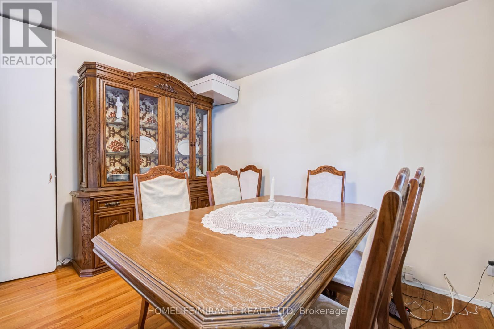 9 Wheatsheaf Crescent, Toronto, ON - Indoor Photo Showing Dining Room