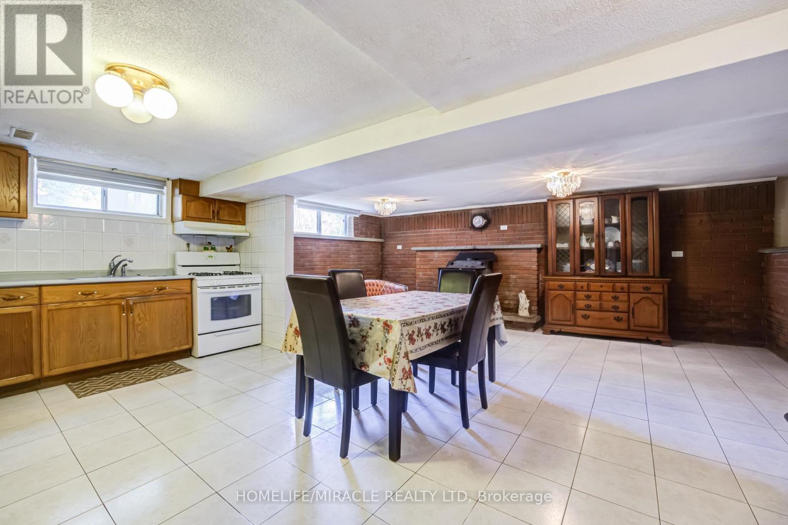 9 Wheatsheaf Crescent, Toronto, ON - Indoor