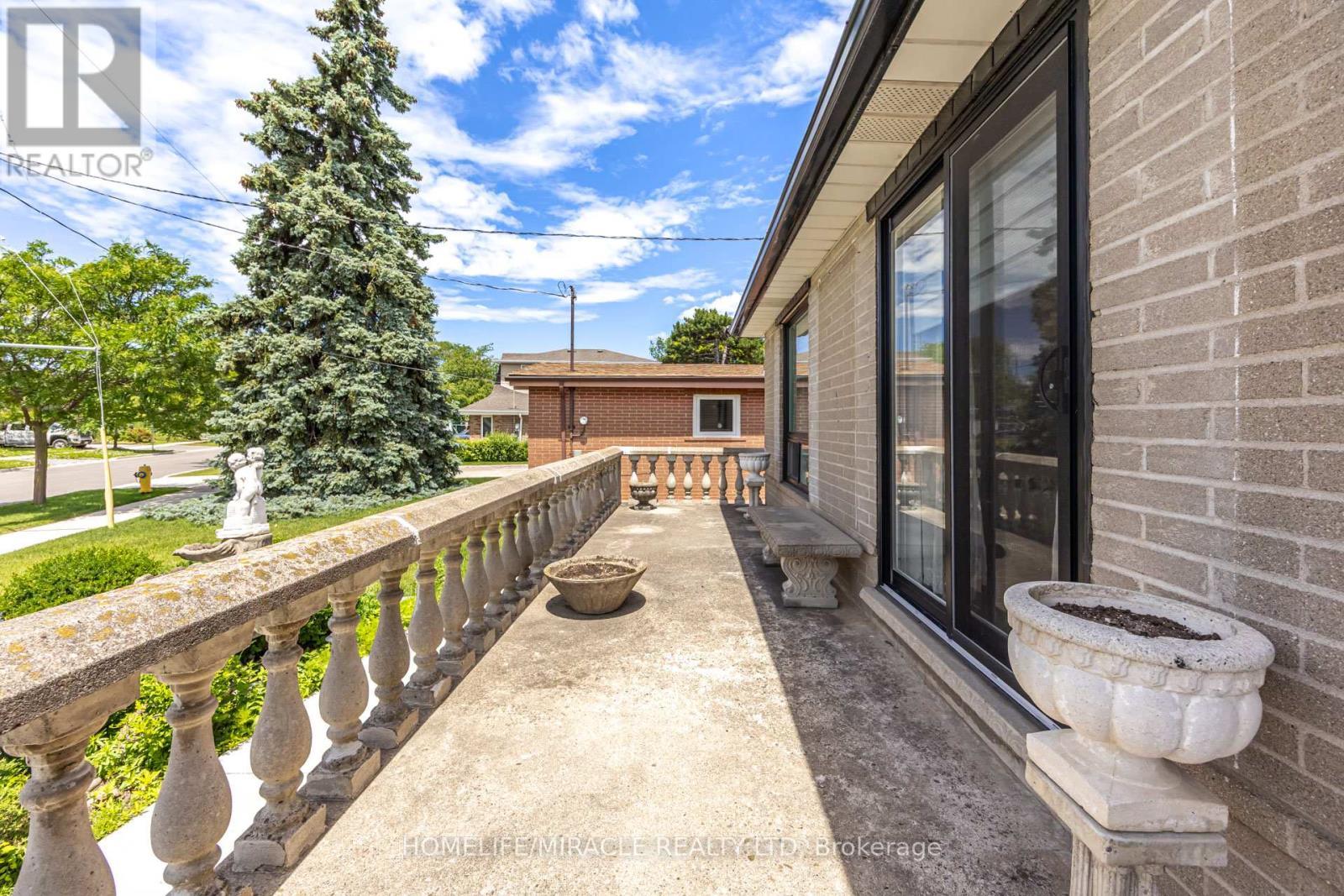 9 Wheatsheaf Crescent, Toronto, ON - Outdoor