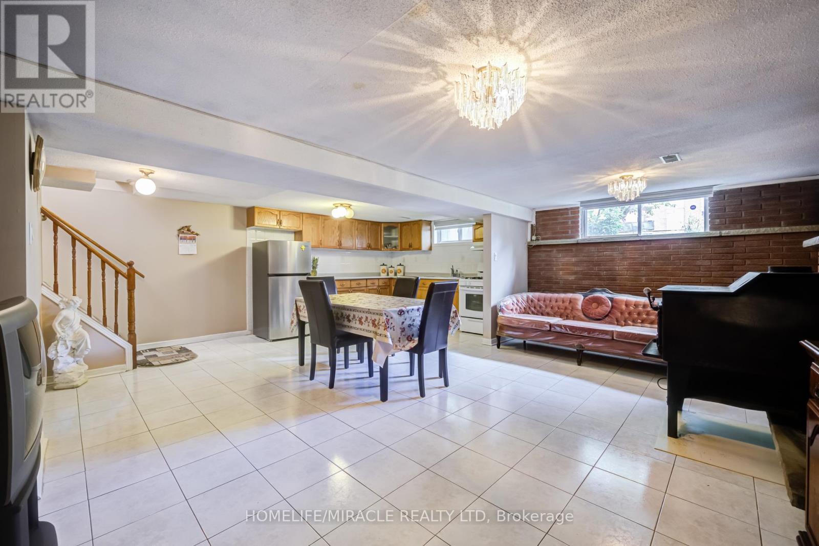9 Wheatsheaf Crescent, Toronto, ON - Indoor