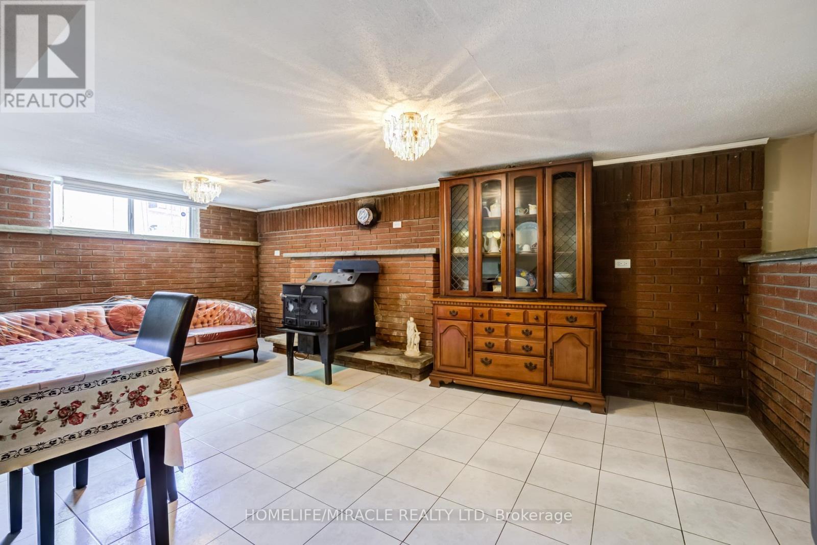 9 Wheatsheaf Crescent, Toronto, ON - Indoor