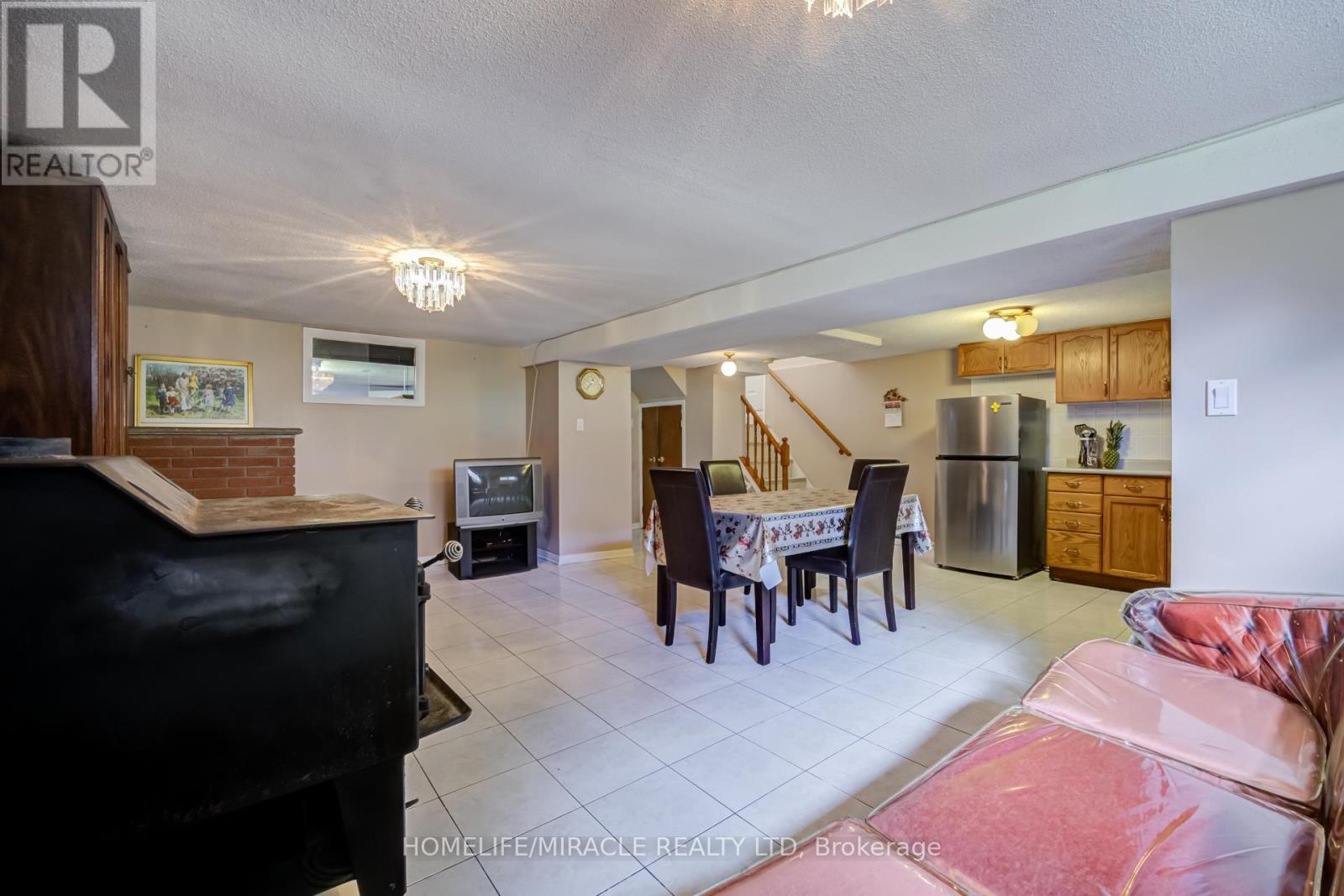 9 Wheatsheaf Crescent, Toronto, ON - Indoor