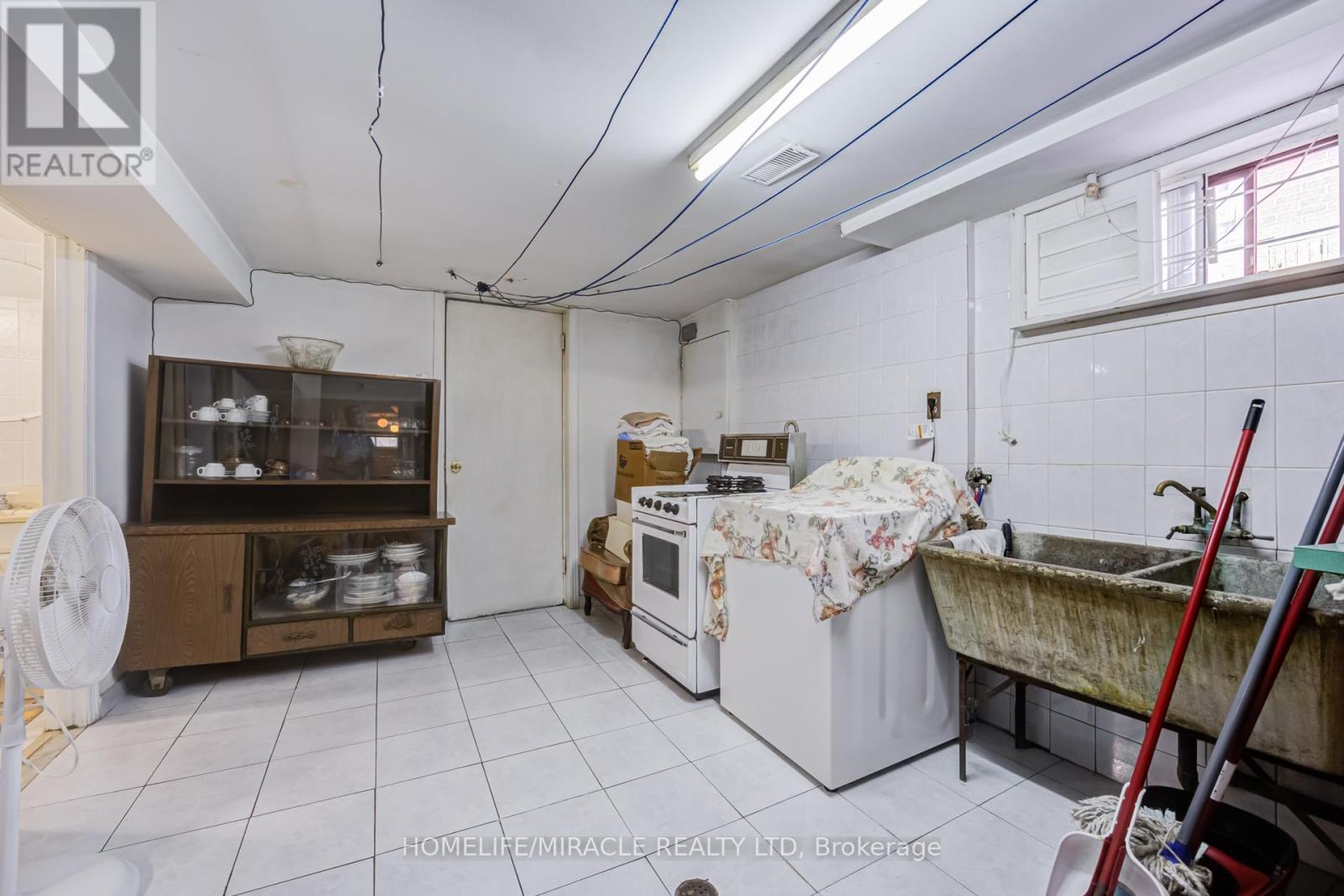 9 Wheatsheaf Crescent, Toronto, ON - Indoor