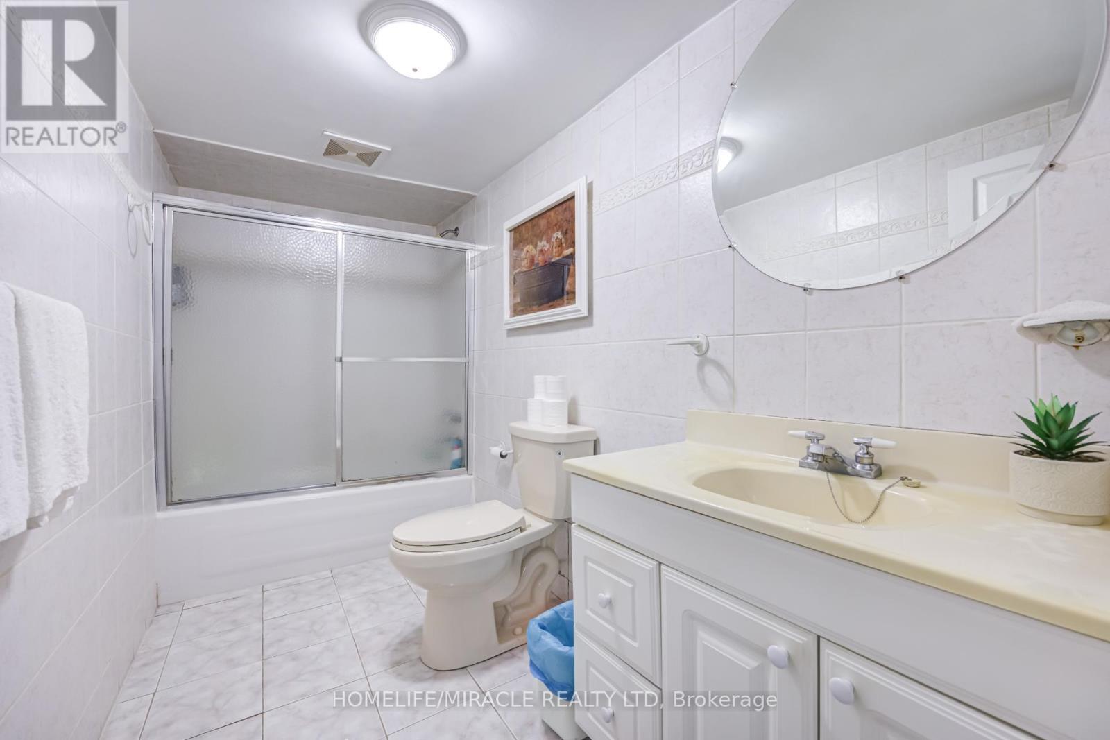 9 Wheatsheaf Crescent, Toronto, ON - Indoor Photo Showing Bathroom