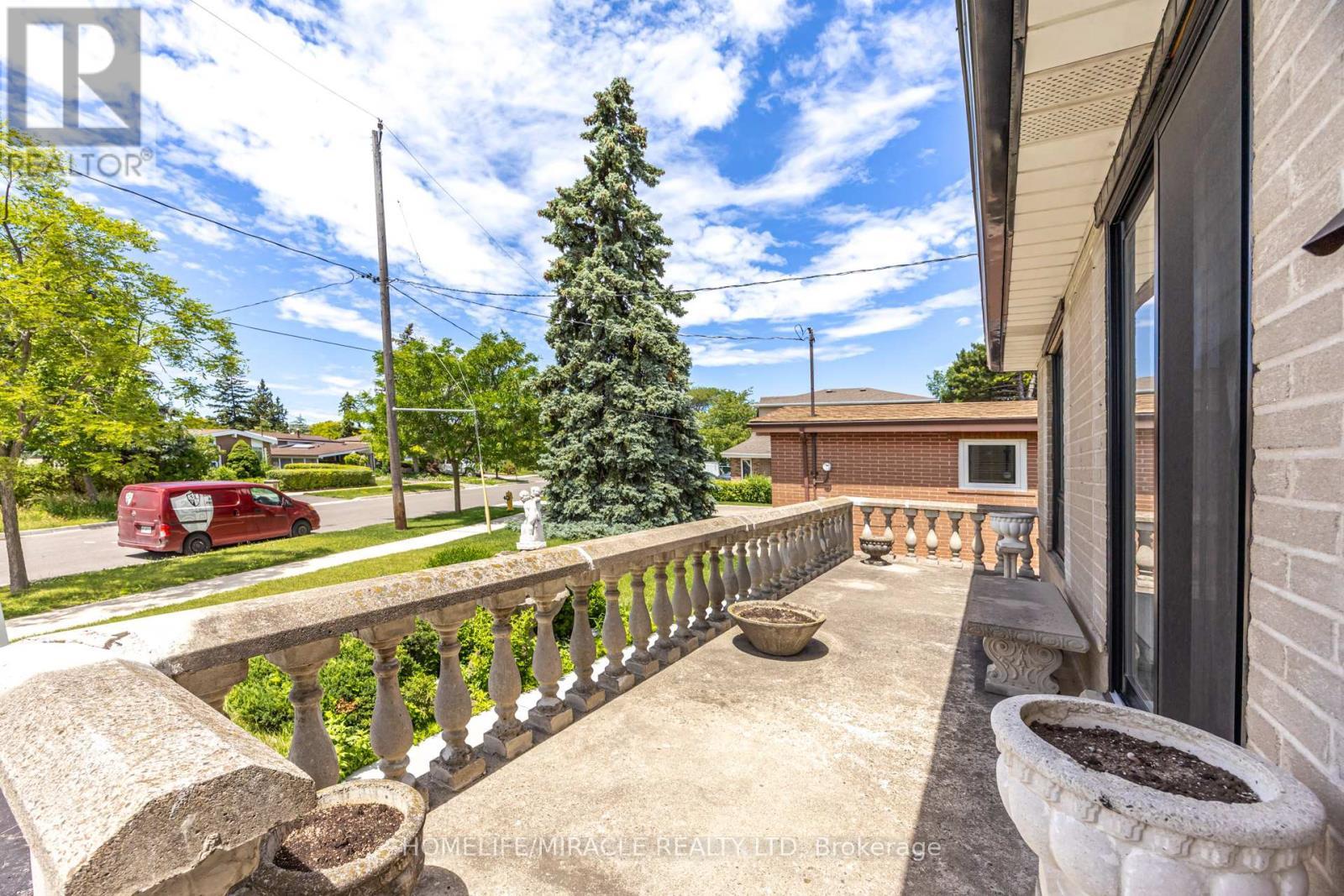 9 Wheatsheaf Crescent, Toronto, ON - Outdoor