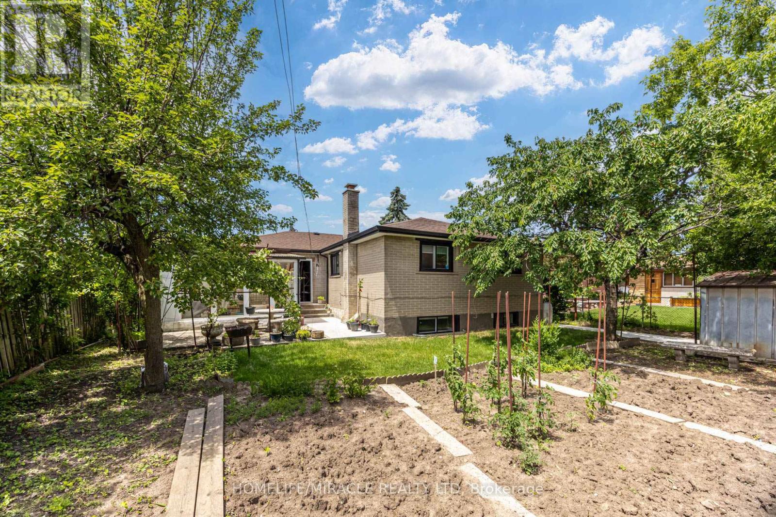 9 Wheatsheaf Crescent, Toronto, ON - Outdoor