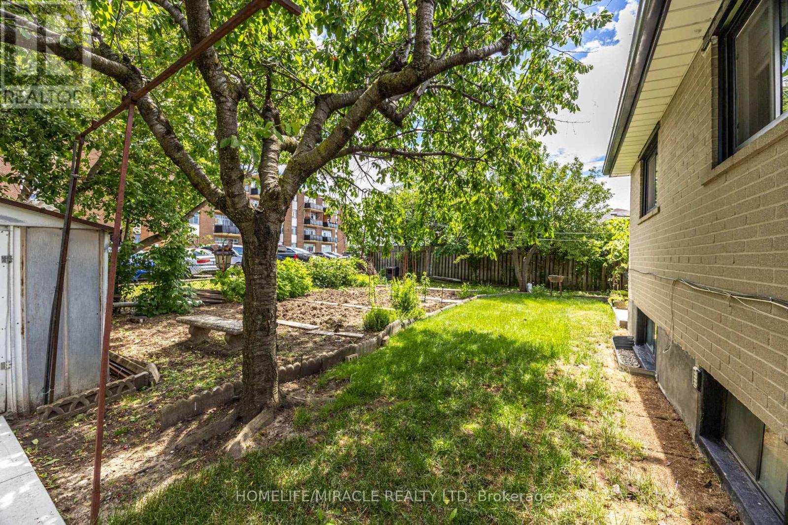 9 Wheatsheaf Crescent, Toronto, ON - Outdoor