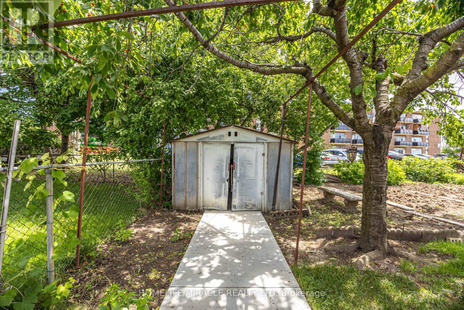 9 Wheatsheaf Crescent, Toronto, ON - Outdoor