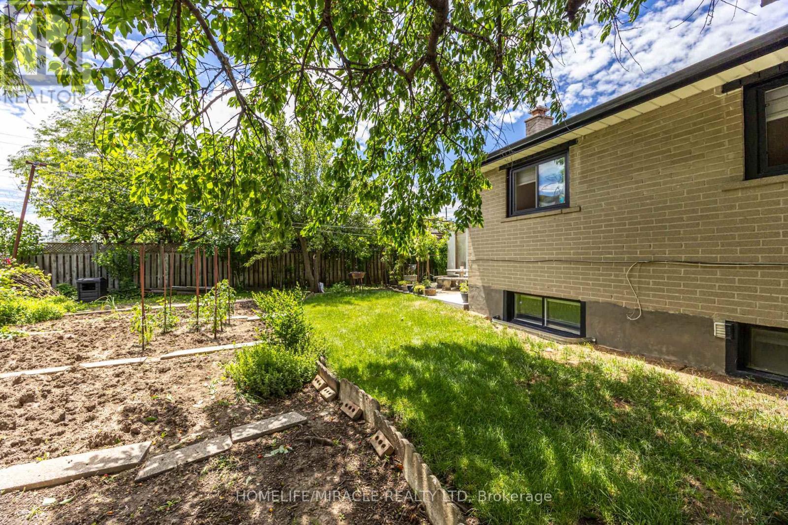 9 Wheatsheaf Crescent, Toronto, ON - Outdoor