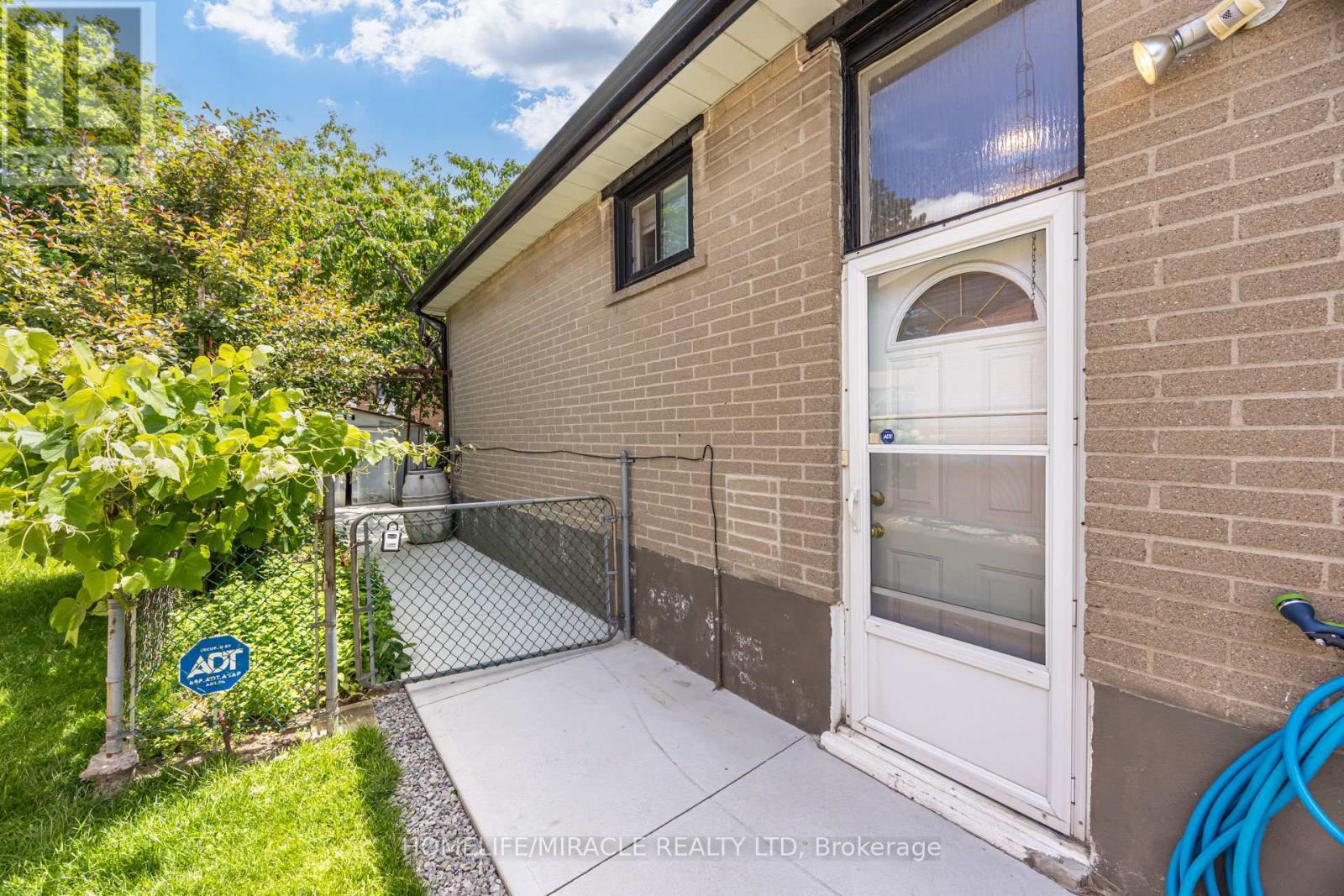 9 Wheatsheaf Crescent, Toronto, ON - Outdoor With Exterior