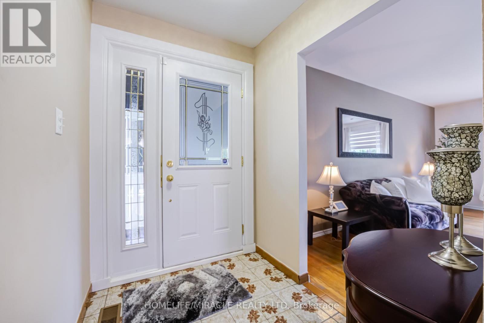 9 Wheatsheaf Crescent, Toronto, ON - Indoor