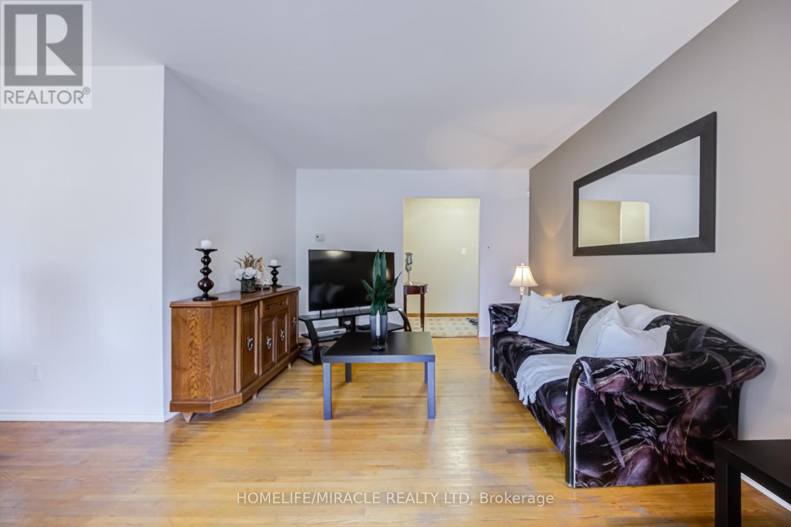 9 Wheatsheaf Crescent, Toronto, ON - Indoor