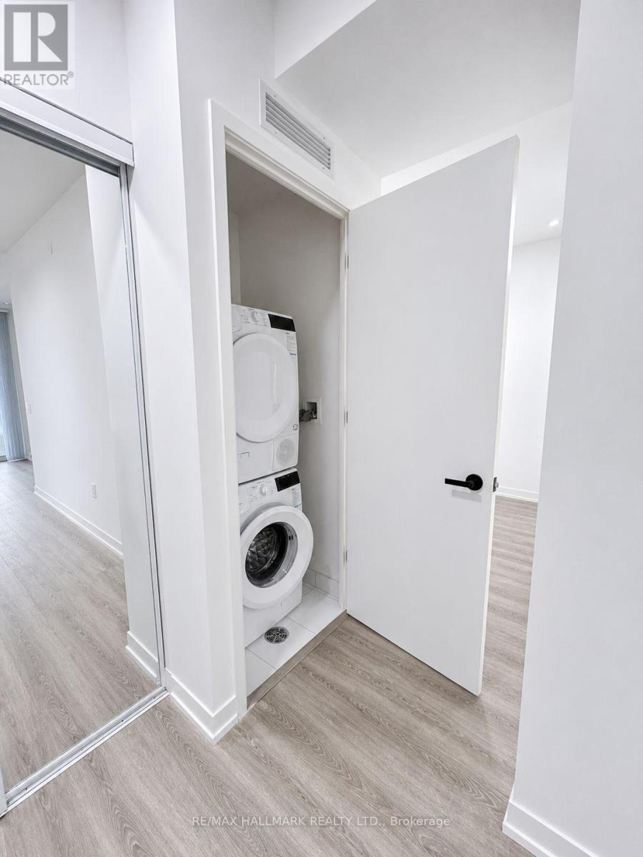 3501 - 8 Interchange Way, Vaughan, ON - Indoor Photo Showing Laundry Room