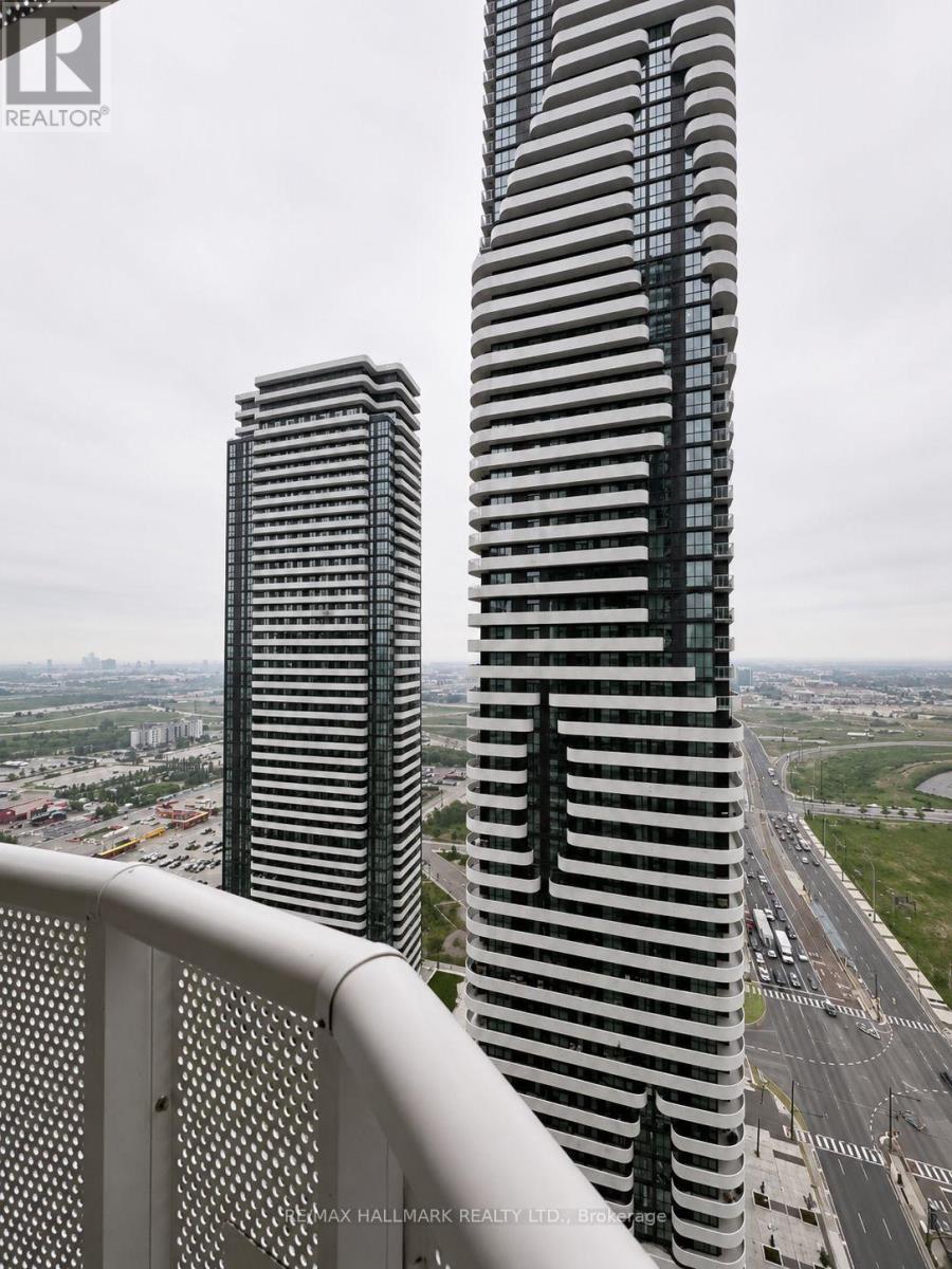 3501 - 8 Interchange Way, Vaughan, ON - Outdoor With Balcony With Facade