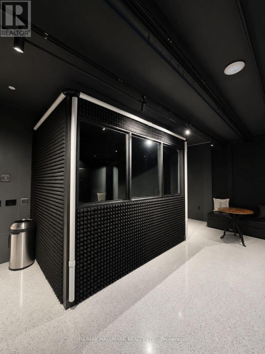 3501 - 8 Interchange Way, Vaughan, ON - Outdoor With Exterior