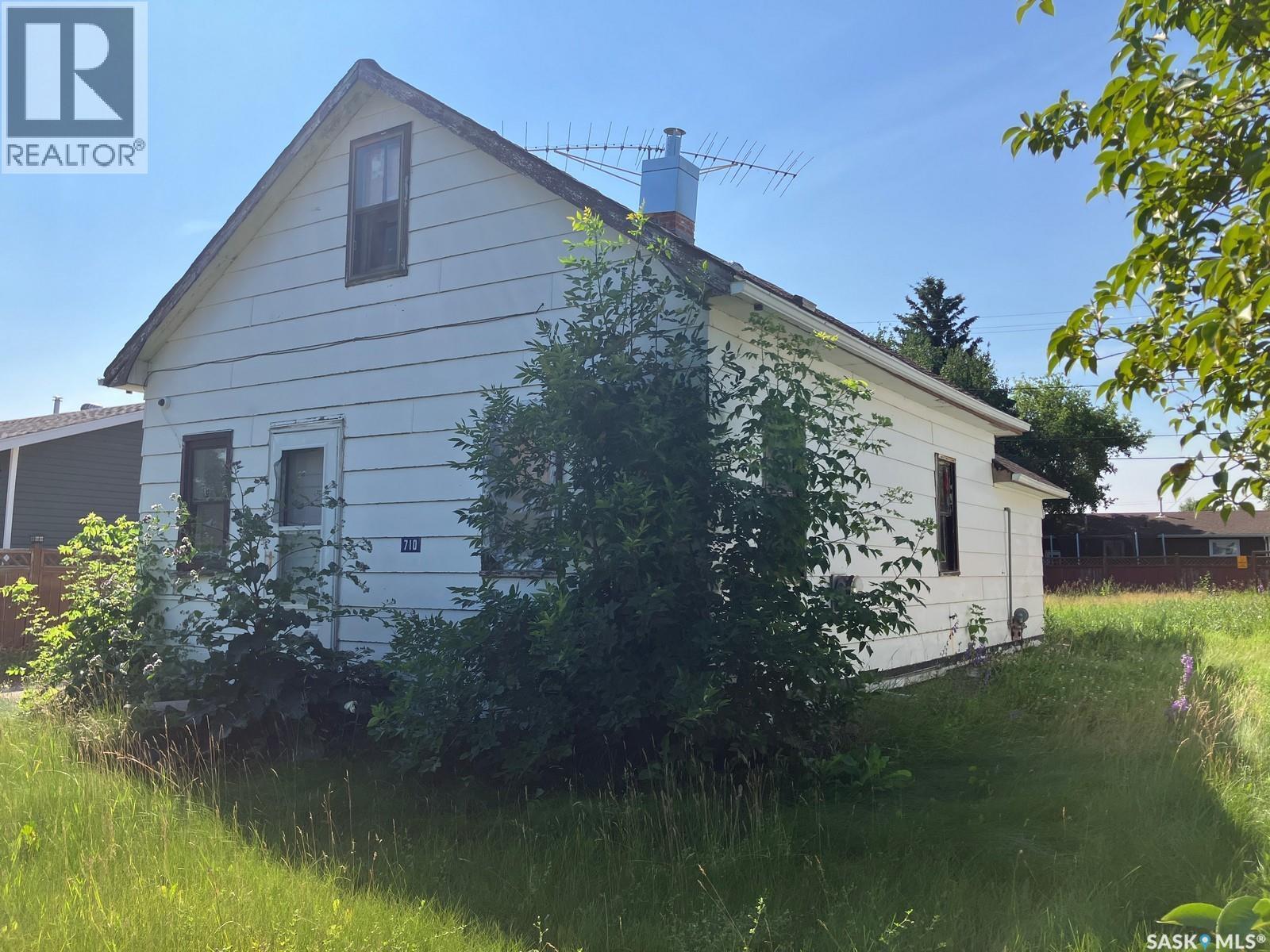 710 9Th Avenue W, Nipawin, SK - Outdoor