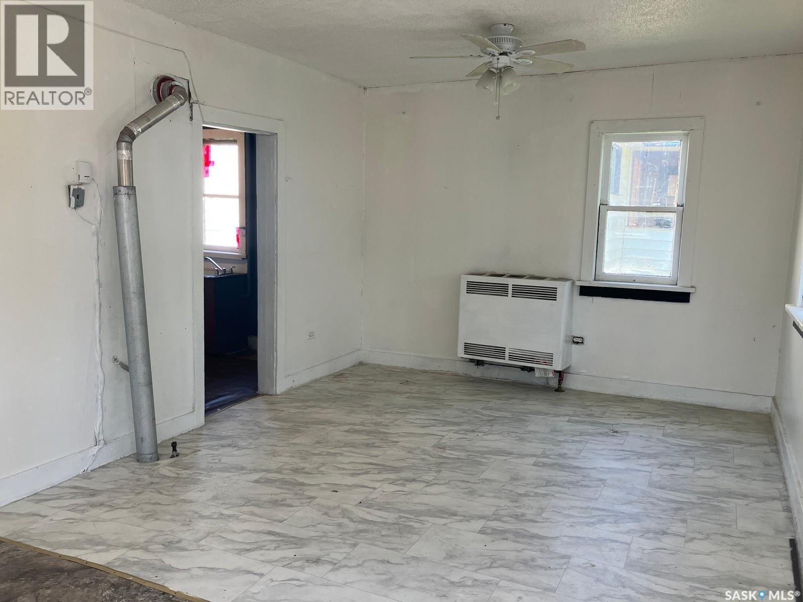 710 9Th Avenue W, Nipawin, SK - Indoor Photo Showing Other Room