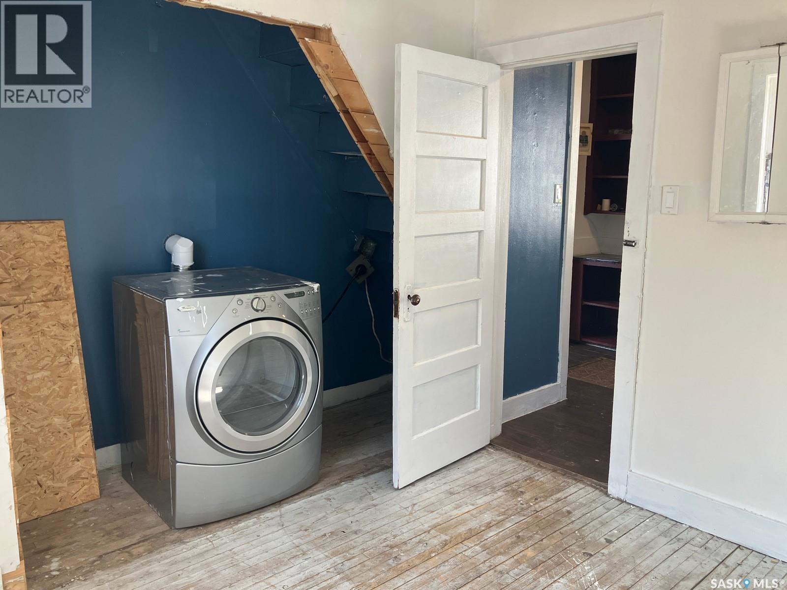 710 9Th Avenue W, Nipawin, SK - Indoor Photo Showing Laundry Room