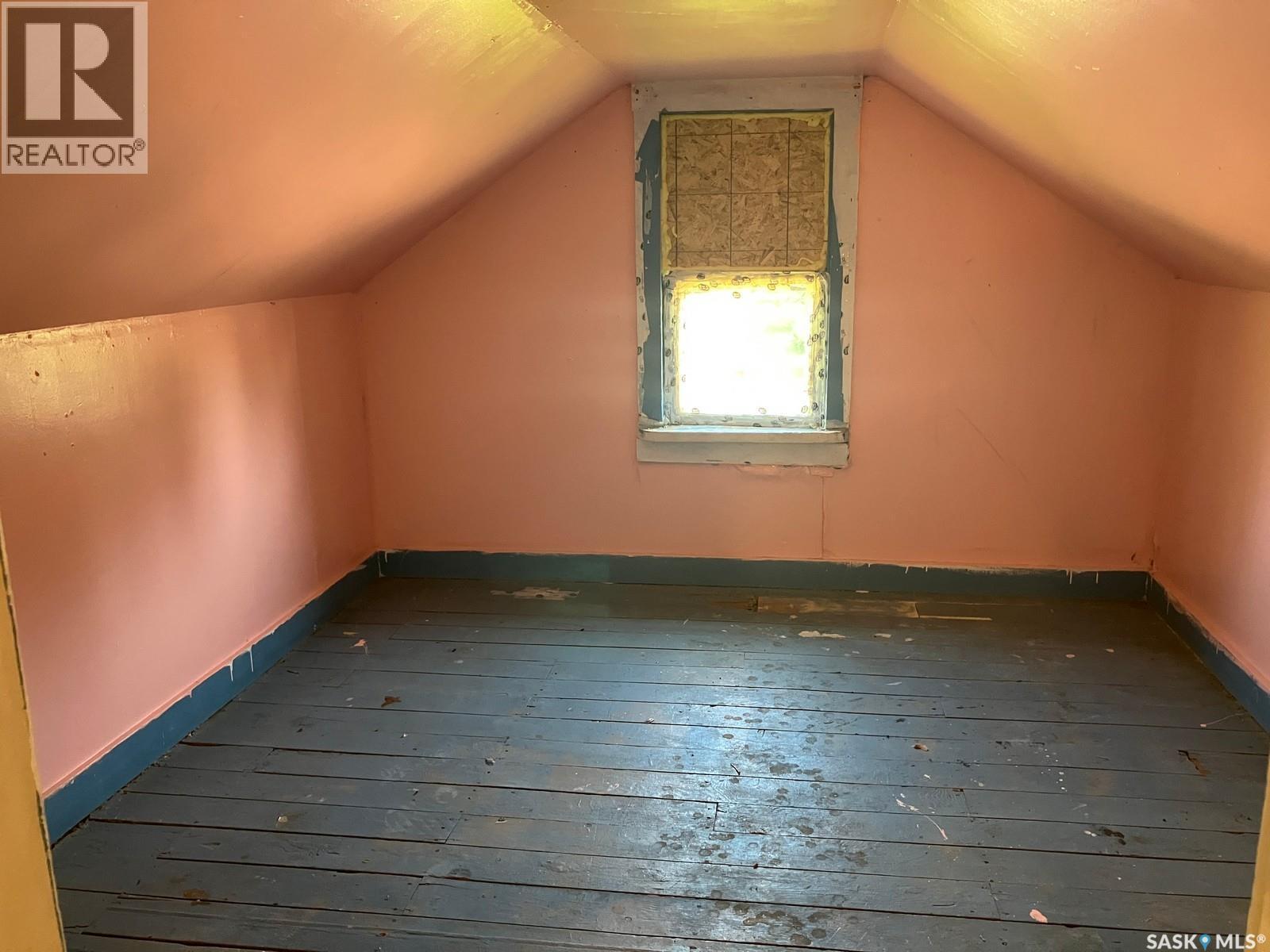 710 9Th Avenue W, Nipawin, SK - Indoor Photo Showing Other Room