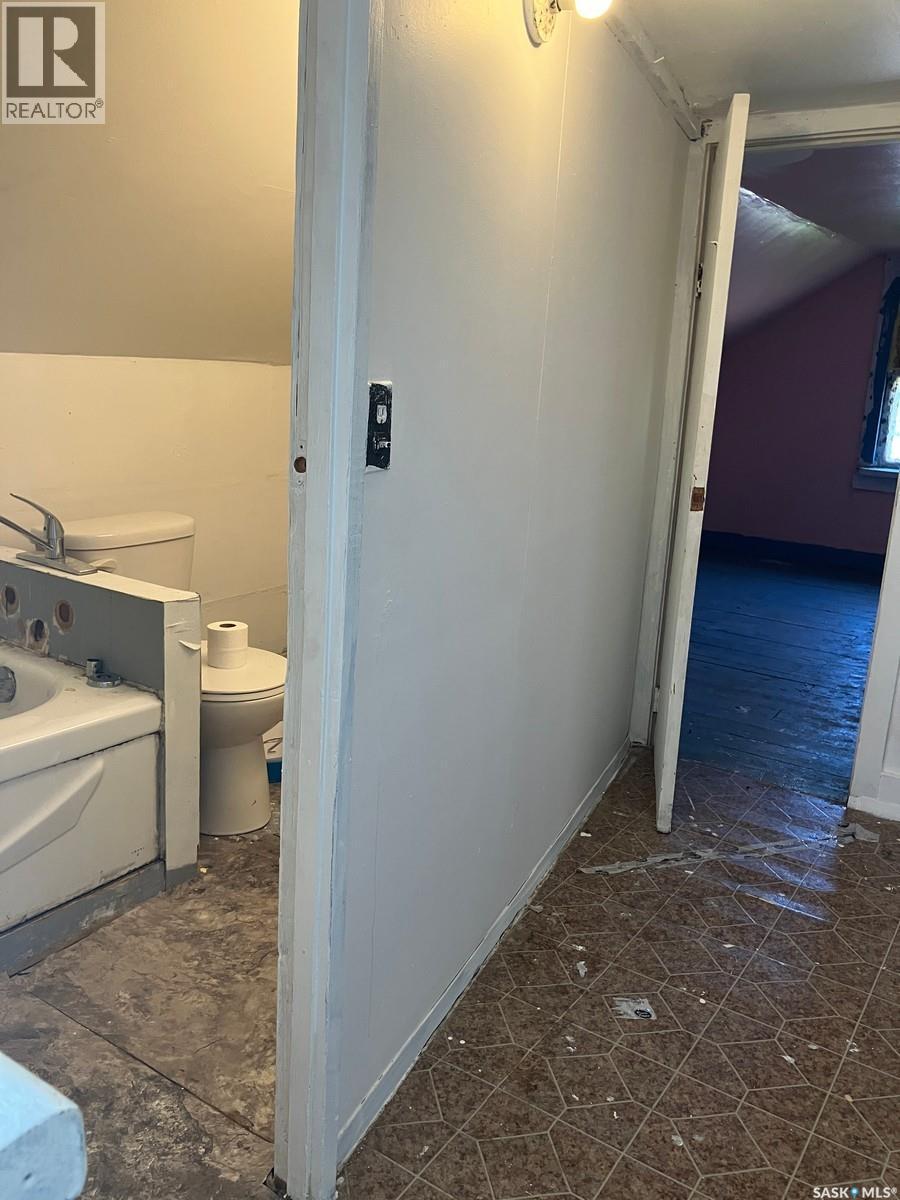 710 9Th Avenue W, Nipawin, SK - Indoor Photo Showing Bathroom