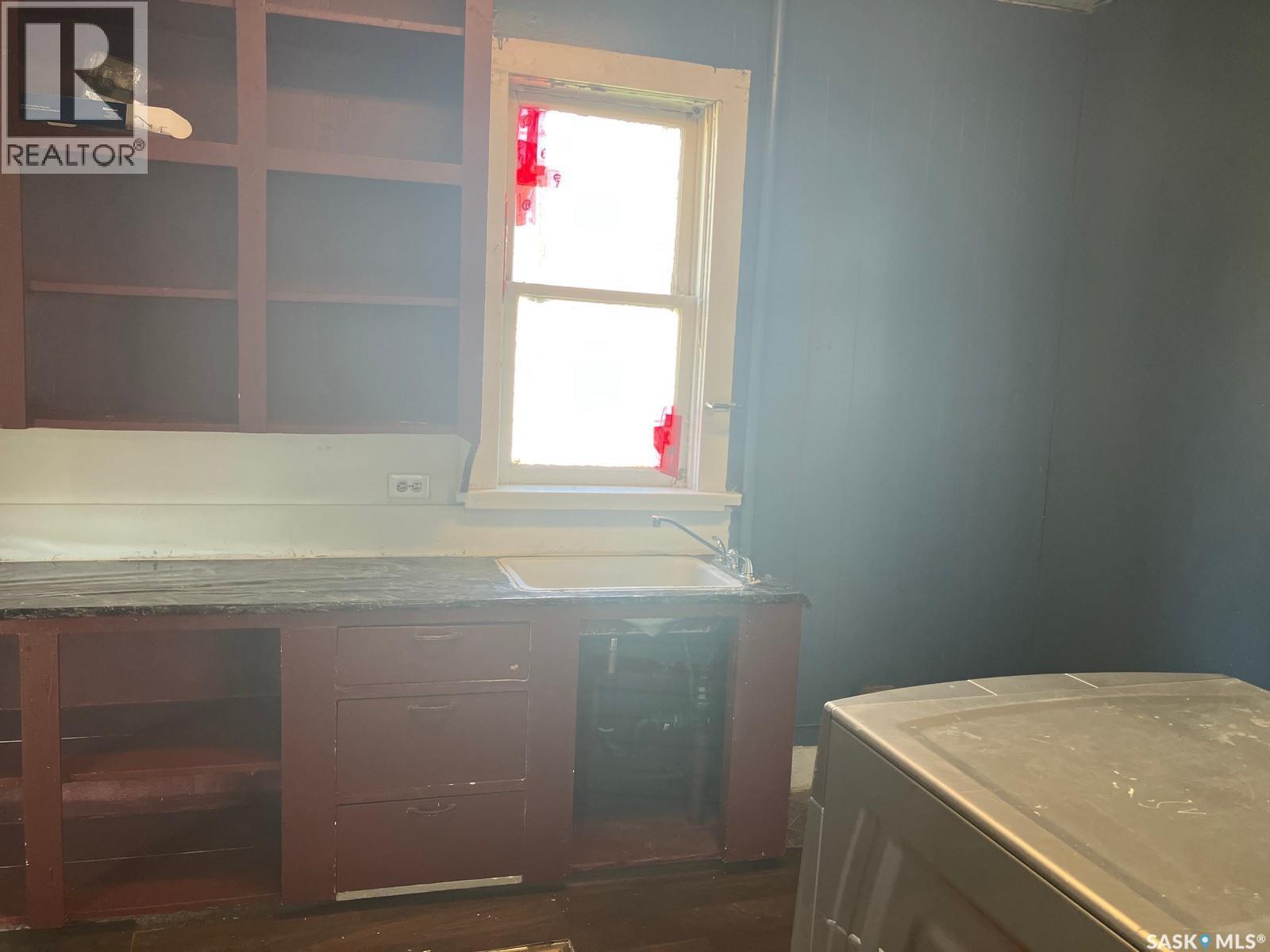 710 9Th Avenue W, Nipawin, SK - Indoor