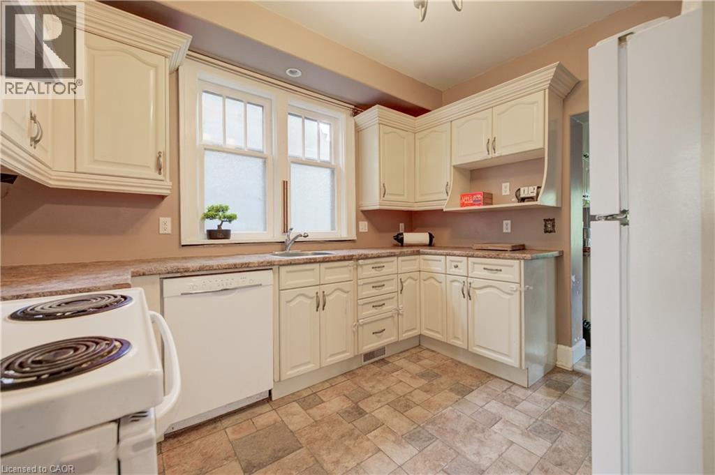 59 West Avenue, Kitchener, ON - Indoor Photo Showing Kitchen