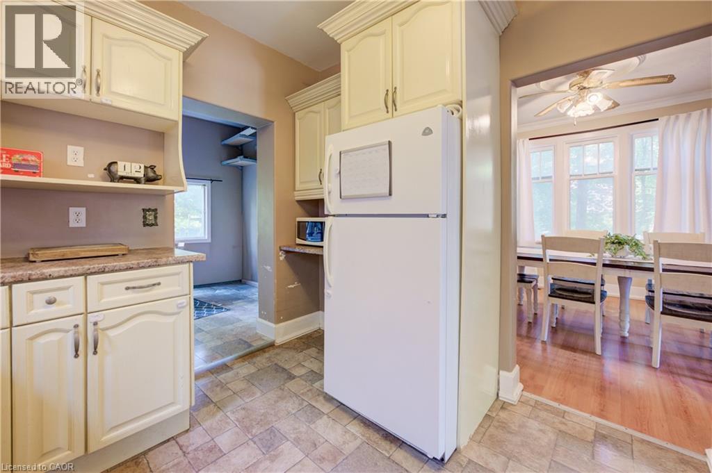59 West Avenue, Kitchener, ON - Indoor Photo Showing Kitchen