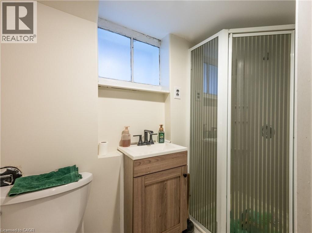 59 West Avenue, Kitchener, ON - Indoor Photo Showing Bathroom