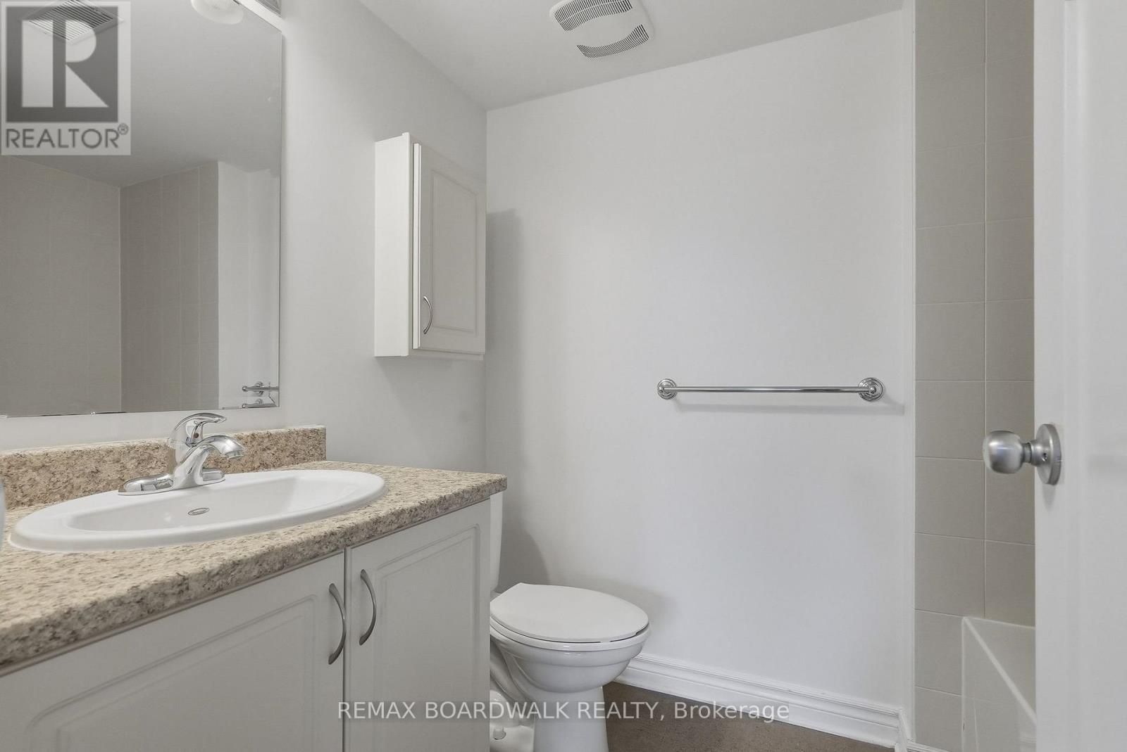 2330 Esprit Drive, Ottawa, ON - Indoor Photo Showing Bathroom