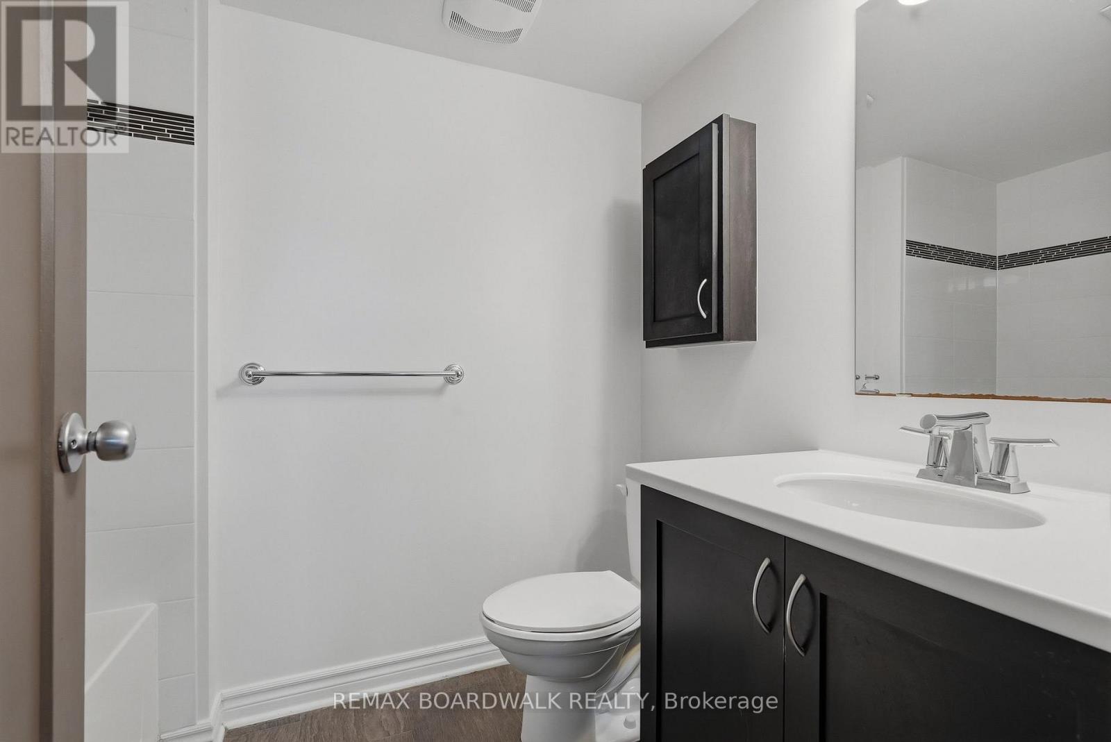 Each bed with its own en-suite! - 2330 Esprit Drive, Ottawa, ON - Indoor Photo Showing Bathroom