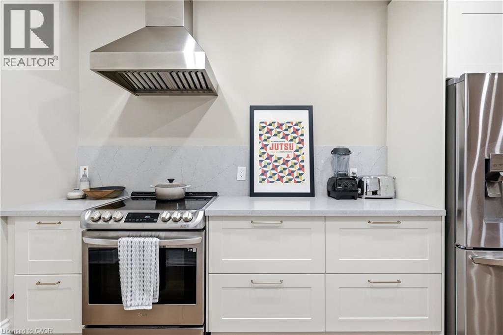 124 Park Street N, Hamilton, ON - Indoor Photo Showing Kitchen
