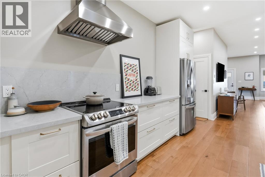 124 Park Street N, Hamilton, ON - Indoor Photo Showing Kitchen
