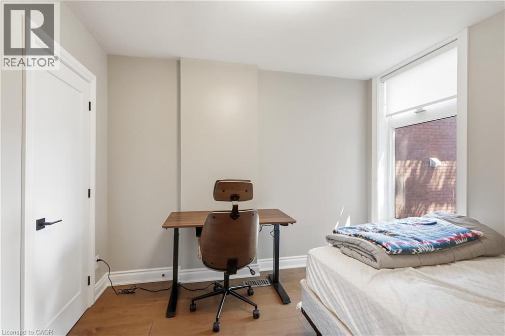 124 Park Street N, Hamilton, ON - Indoor Photo Showing Bedroom