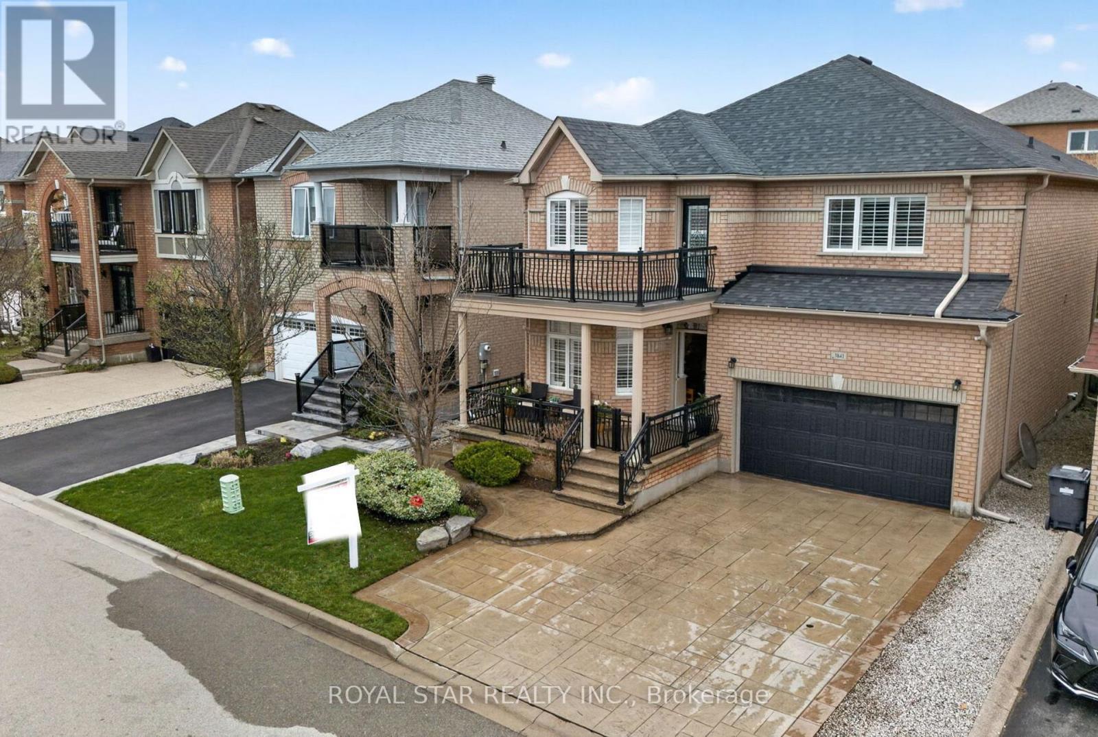 3841 Edgecliffe Run, Mississauga, ON - Outdoor With Facade