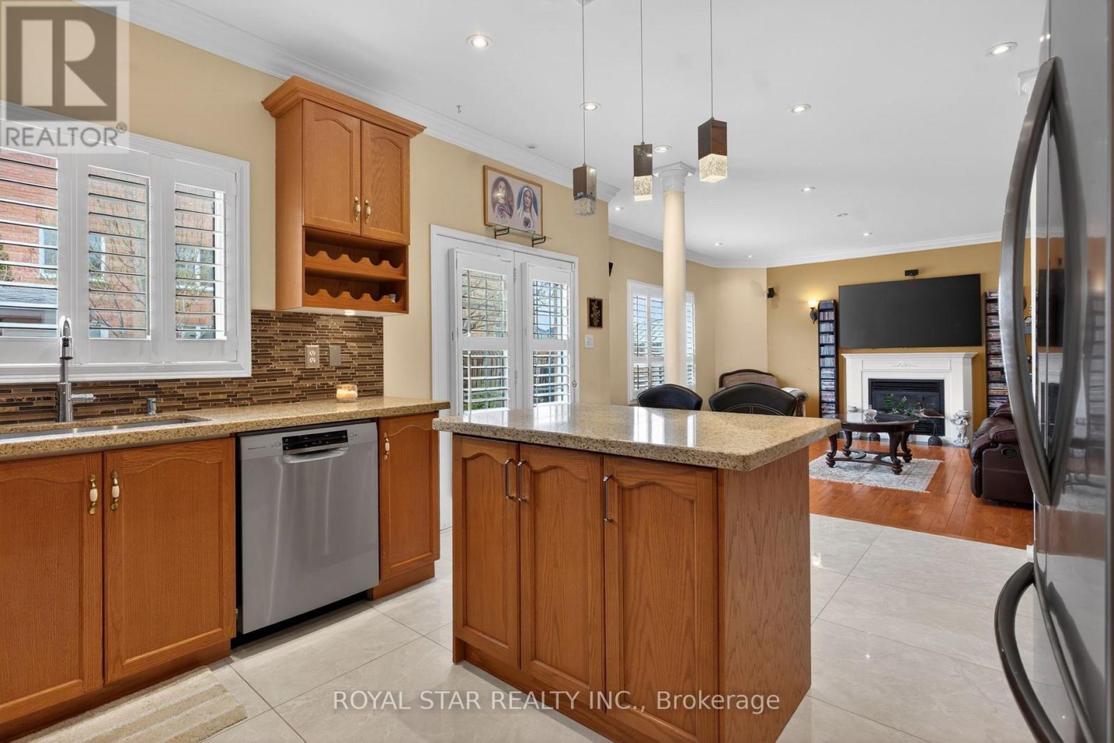 3841 Edgecliffe Run, Mississauga, ON - Indoor Photo Showing Kitchen With Upgraded Kitchen