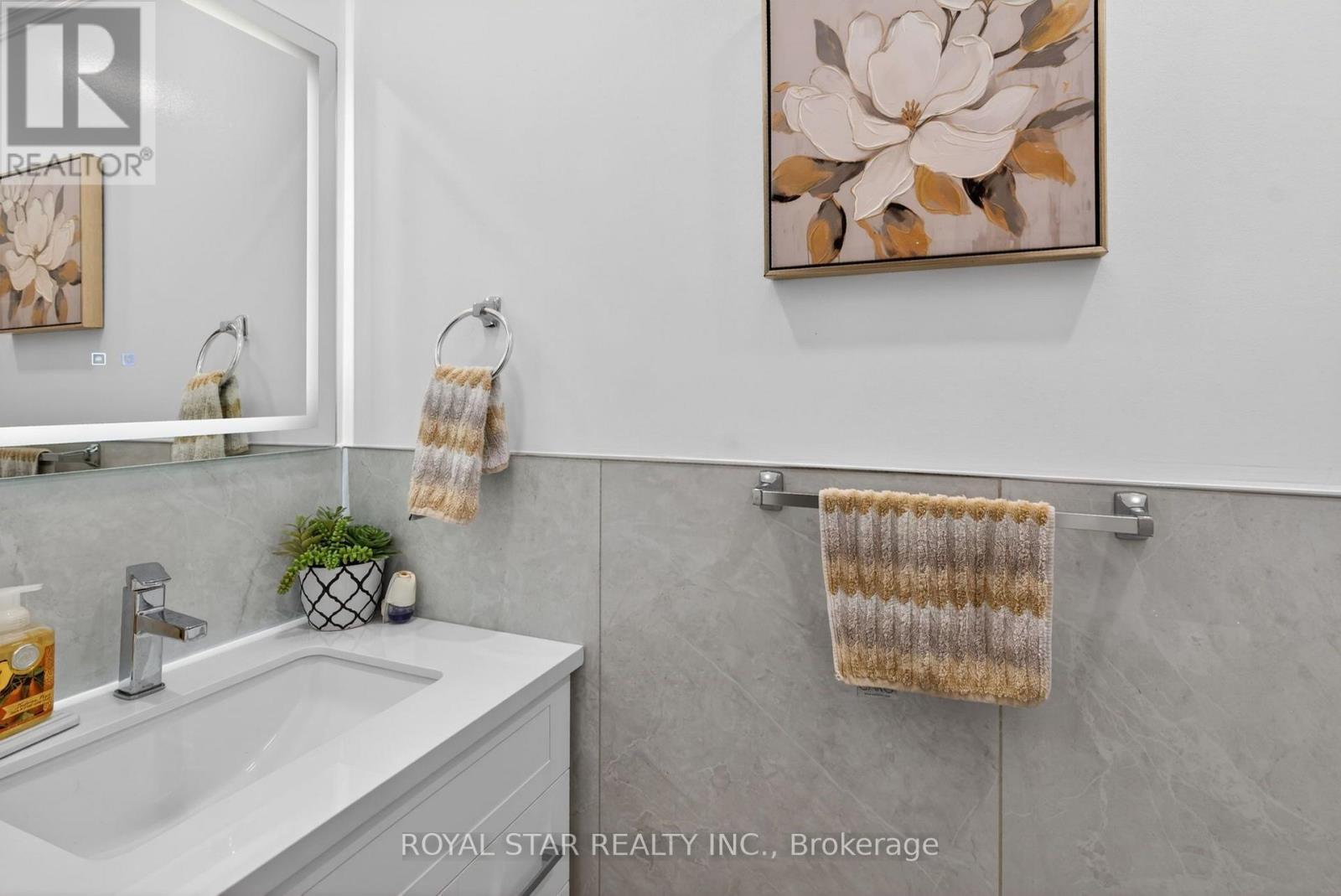 3841 Edgecliffe Run, Mississauga, ON - Indoor Photo Showing Bathroom