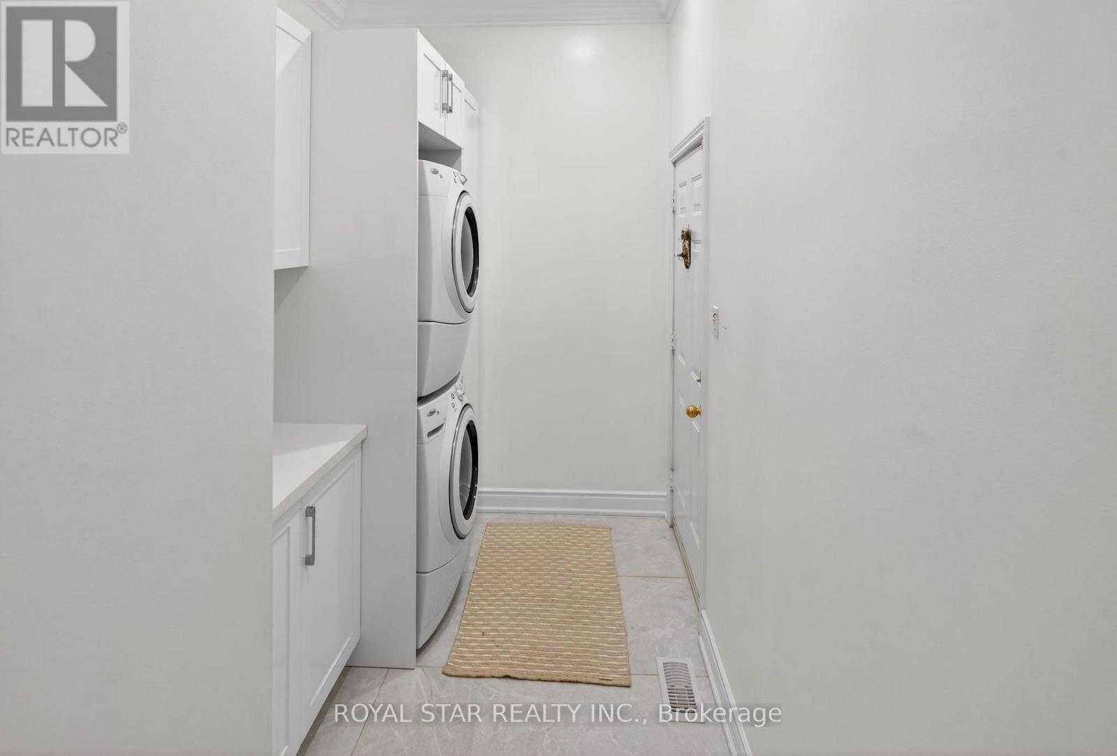 3841 Edgecliffe Run, Mississauga, ON - Indoor Photo Showing Laundry Room