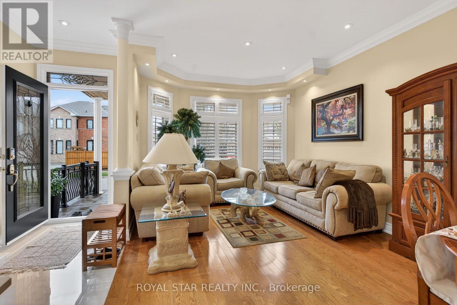 3841 Edgecliffe Run, Mississauga, ON - Indoor Photo Showing Living Room