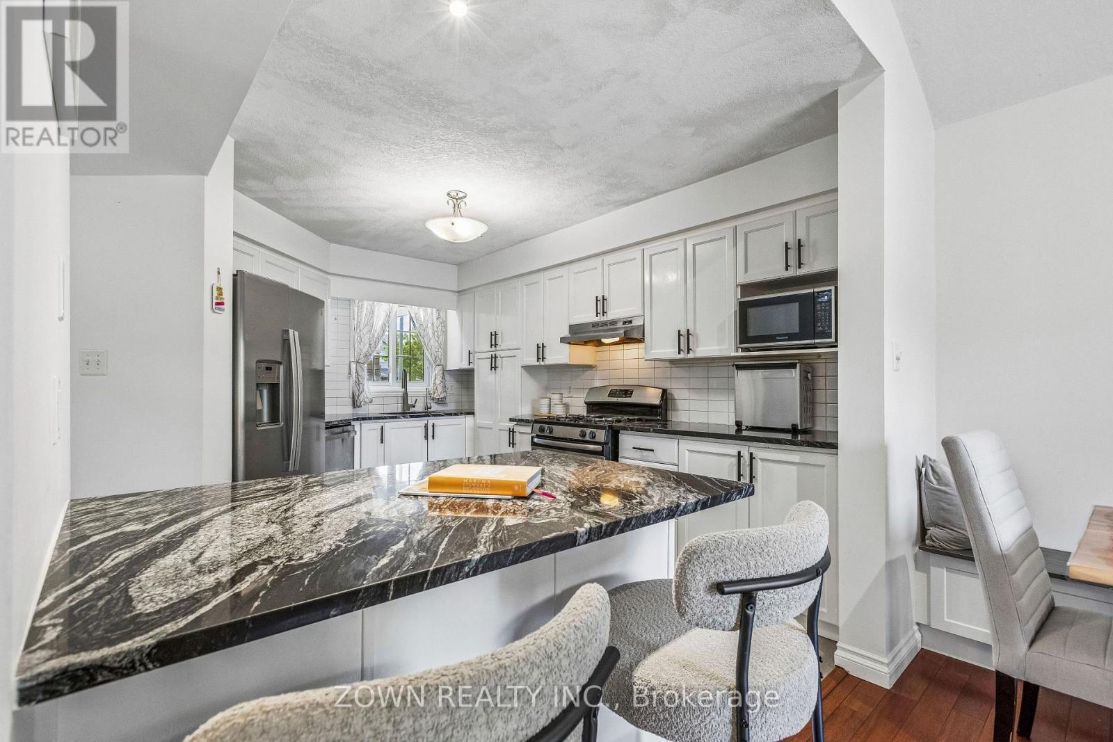 60 Marl Meadow Drive, Kitchener, ON - Indoor Photo Showing Kitchen With Stainless Steel Kitchen With Upgraded Kitchen