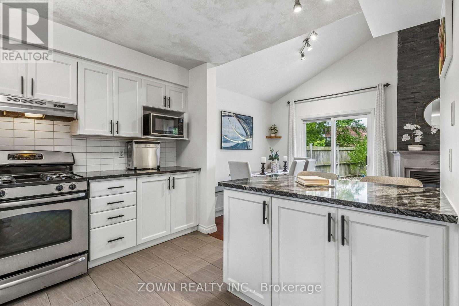 60 Marl Meadow Drive, Kitchener, ON - Indoor Photo Showing Kitchen With Upgraded Kitchen